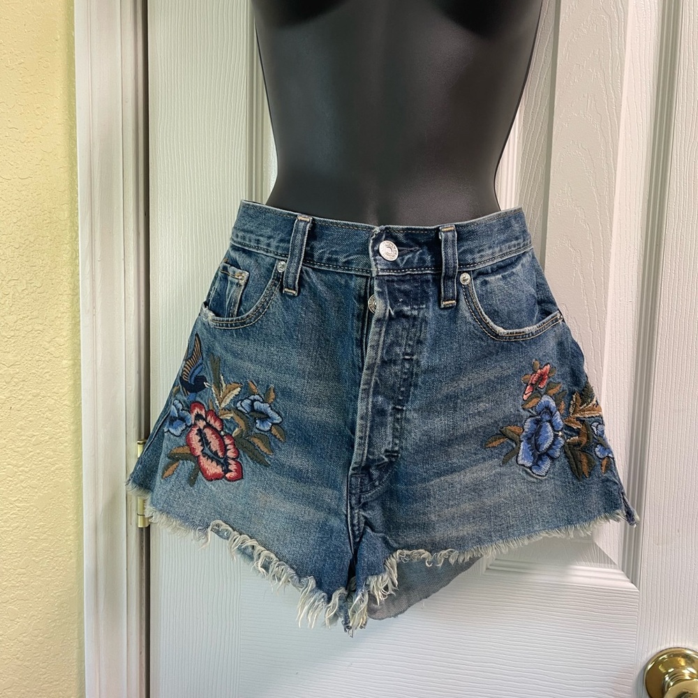 Abercrombie & Fitch boho distressed high rise embroidered floral jean shorts 26 - Picture 2 of 15